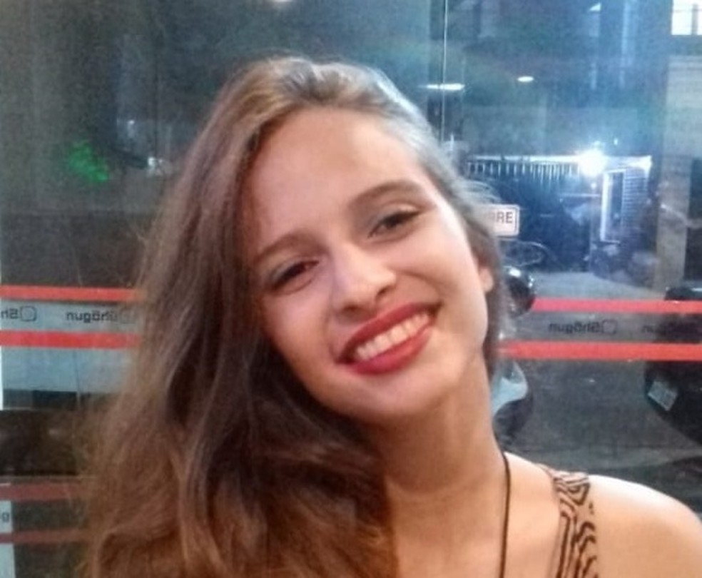 Débora Dantas, de 19 anos, sofreu escalpelamento após acidente com kart no Recife — Foto: Acervo pessoal