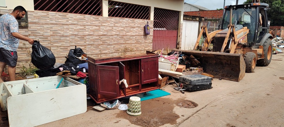 Moradores contabilizam prejuízos — Foto: Aline Nascimento/g1
