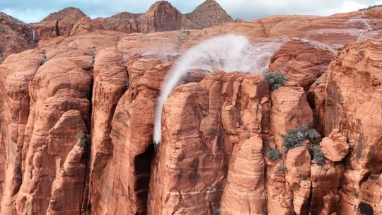 Vídeo: fotógrafo americano mostra 'cascata invertida' no Utah