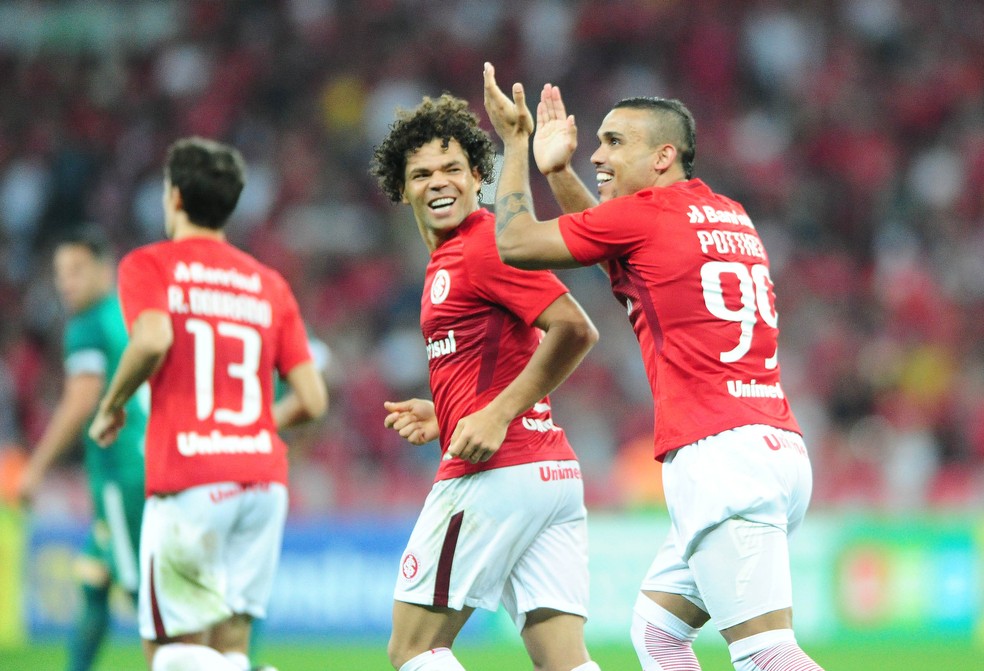 Camilo vibra com gol anotado por William Pottker  (Foto: Ricardo Duarte / Inter, DVG)