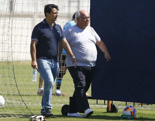 Após pressão de Felipão, Grêmio acelera busca e admite ofertas oficiais