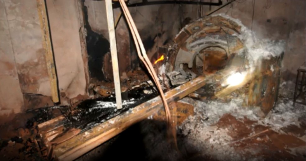 Sala de tomografia foi destruída pela fogo — Foto: Reprodução
