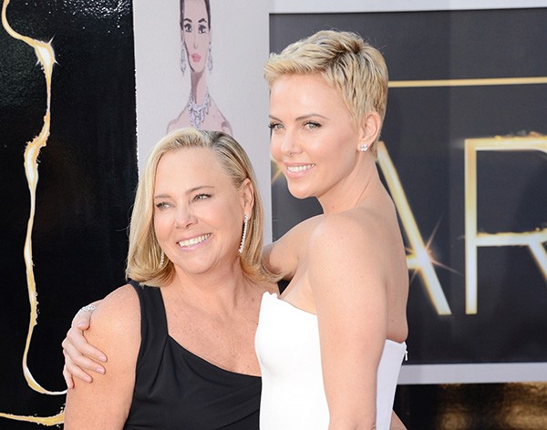 Charlize Theron e Gerda (Foto: Getty Images)