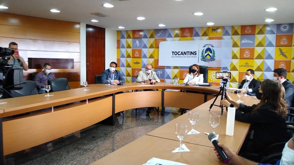 Coletiva de imprensa tratou sobre a retomada das aulas presenciais no Tocantins — Foto: Letícia Queiroz/G1
