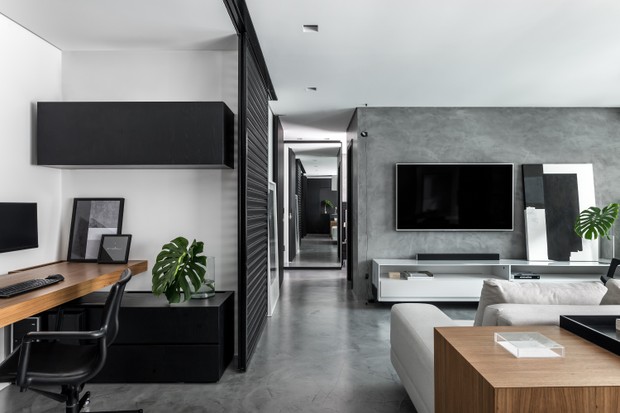 Cinza, preto e branco em 80 m²  (Foto: Eduardo Macarios)