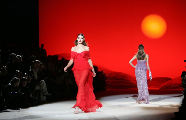 Eugenia Volodina wearing Valentino Haute Couture Spring/Summer 2006 (Photo by Toni Anne Barson/WireImage) (Foto: WireImage)