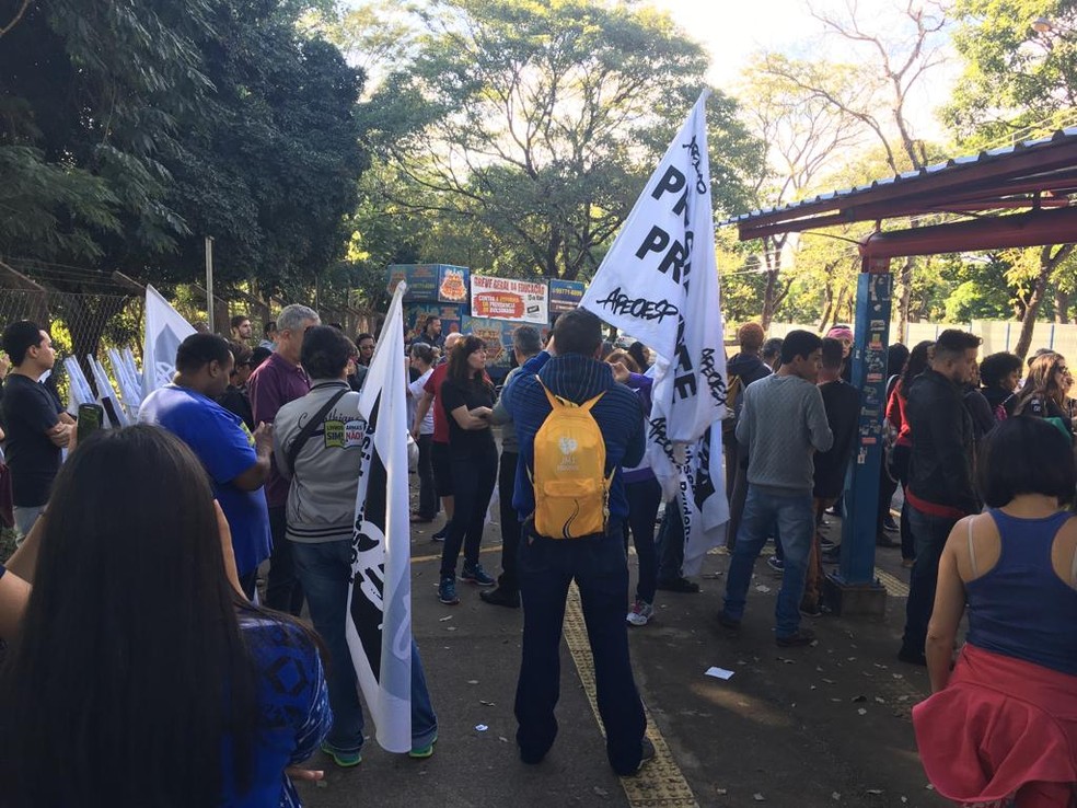 Ato contra os bloqueios na educação e a reforma da Previdência e realizado em Presidente Prudente — Foto: João Alberto Pedrini/G1