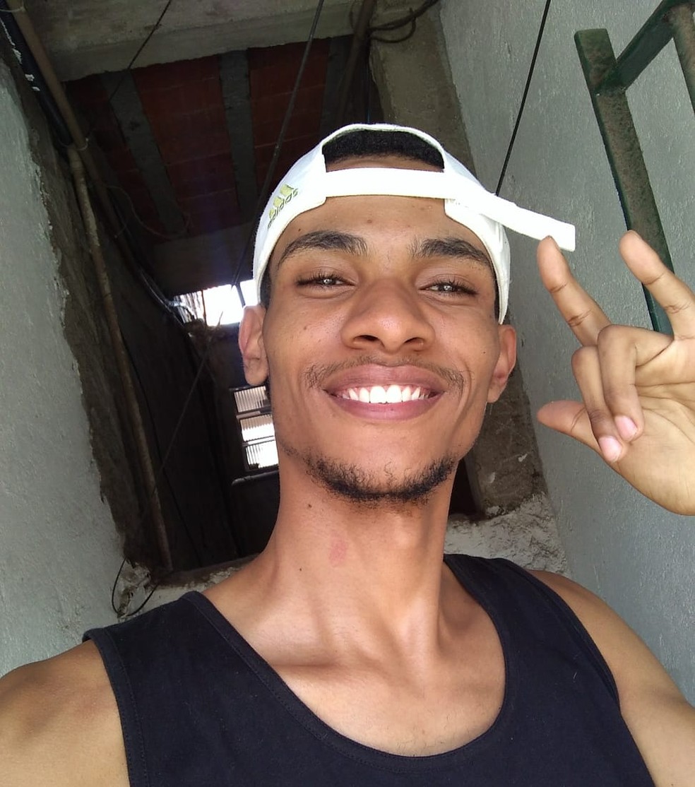 Jovem E Preso Por Suspeita De Roubo Em Sp E Familia Diz Que Houve Engano Ele Conversava Com Amigas Na Hora Do Assalto Sao Paulo G1 Inocente engaño | la rosa de guadalupe. jovem e preso por suspeita de roubo em