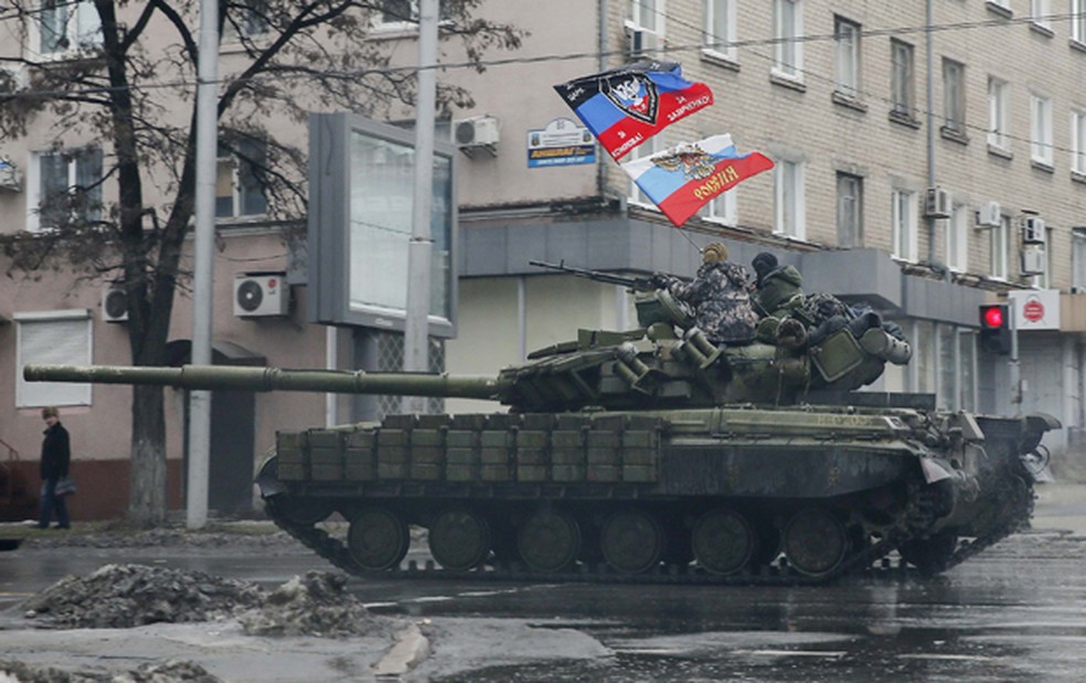 Imagem de 2015 mostra tanque de forças separatistas pró-Rússia na Ucrânia — Foto: Maxim Shemetov/Reuters