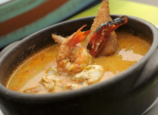 Chupe peruano: sopa típica com camarões, arroz, queijo fresco e ovo pochê (Foto: Divulgação)