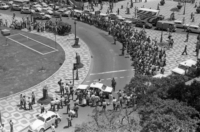 O mist&eacute;rio da maleta preta que parou Centro do Rio e exigiu esquadr&atilde;o antibombas, h&aacute; 40 anos