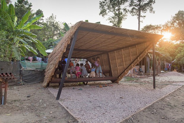 Centro Comunitário de Migrantes na Tailândia é feito com materiais reciclados (Foto: Divulgação)
