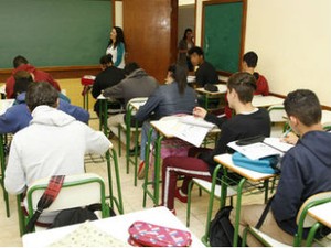 Entre as vagas ofertadas estão para professores do ensino médio  (Foto: Hedeson Alves / AEN)