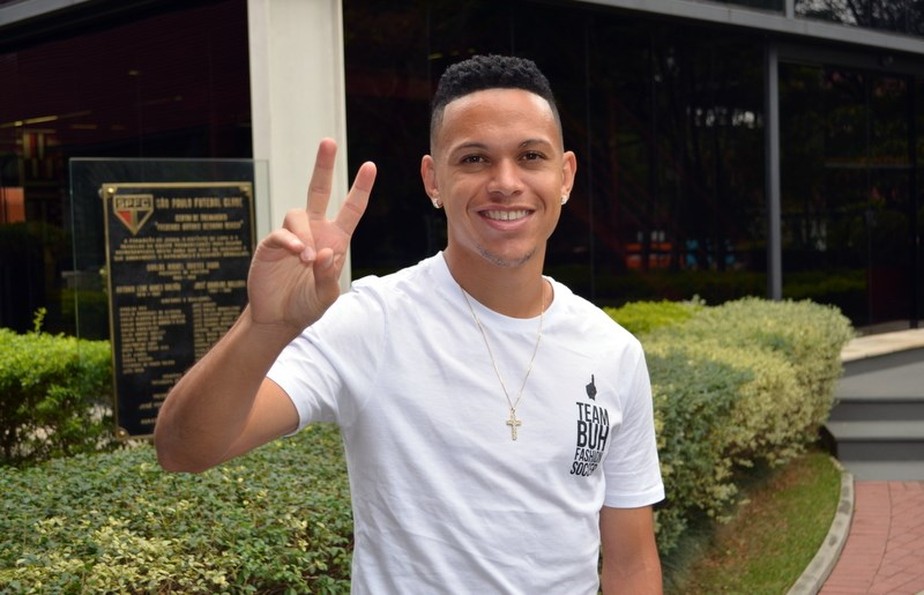 Pedido de FÃ¡bio Carille, Marcos Guilherme negocia com time da ArÃ¡bia