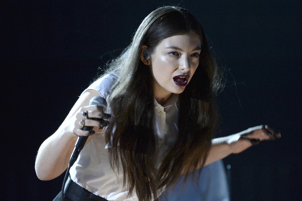 Lorde canta no Grammy (Foto: Getty Images)