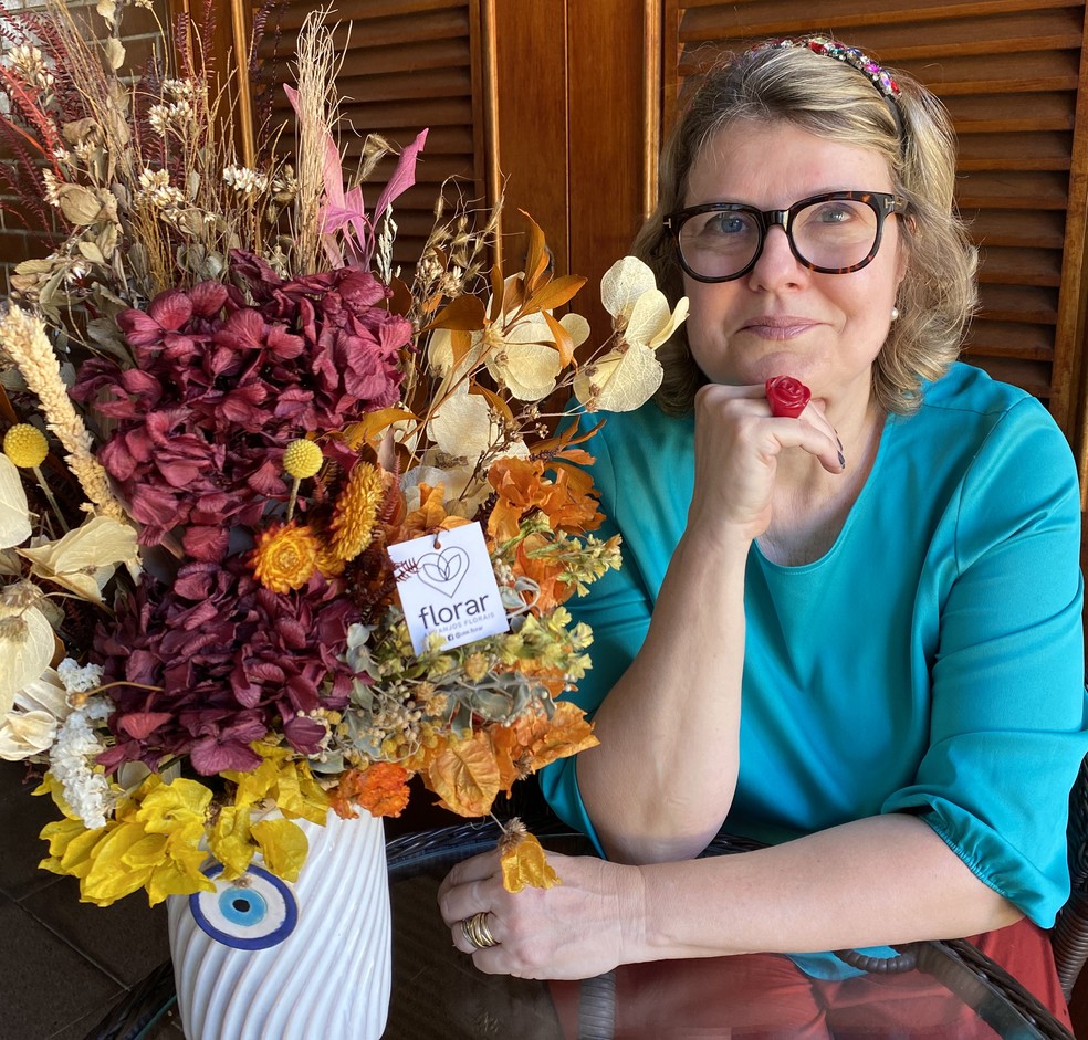Moradora da Tijuca, Adriana Sundin é especialista em flores — Foto: Divulgação/Florar