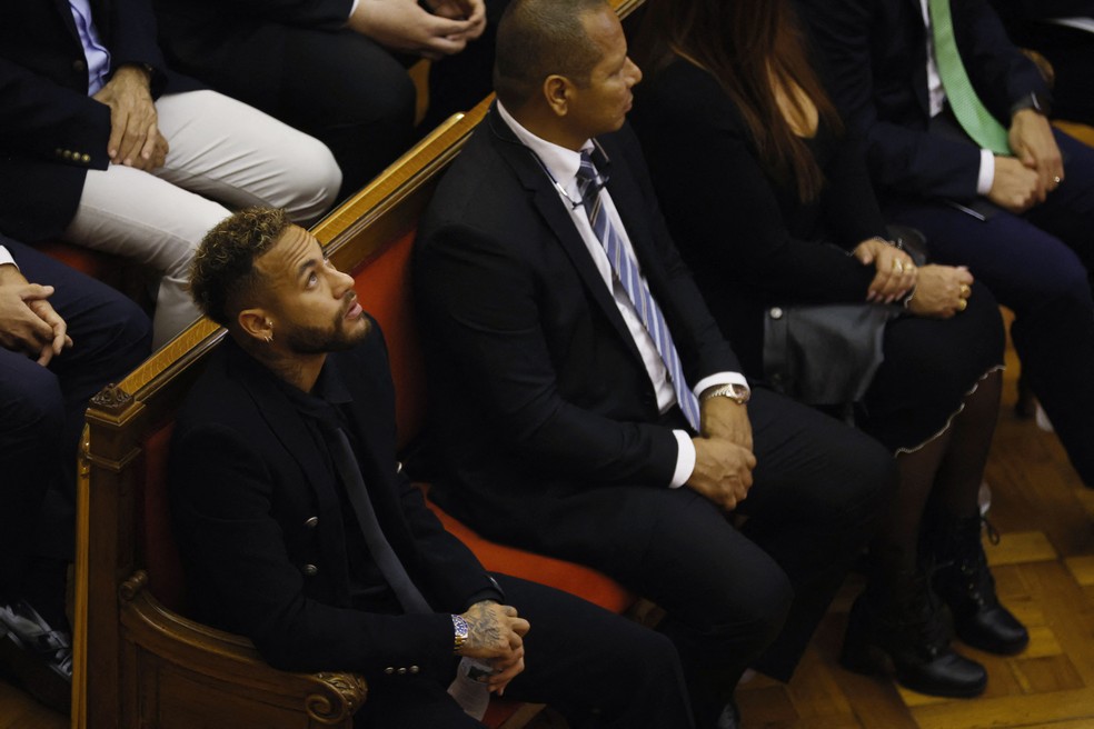 Neymar chega a tribunal de Barcelona para investigação na sua transferência para o Barcelona, em 17 de outubro de 2022.  — Foto: Albert Gea/REUTERS