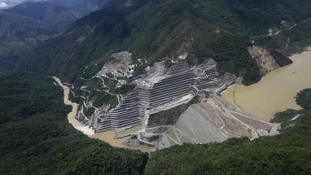 A Hidroituango, hidrelétrica em construção no leito do rio Cauca, seria a maior hidrelétrica da Colômbia, capaz de gerar um quinto da energia usada no país (Foto: Getty Images via BBC)