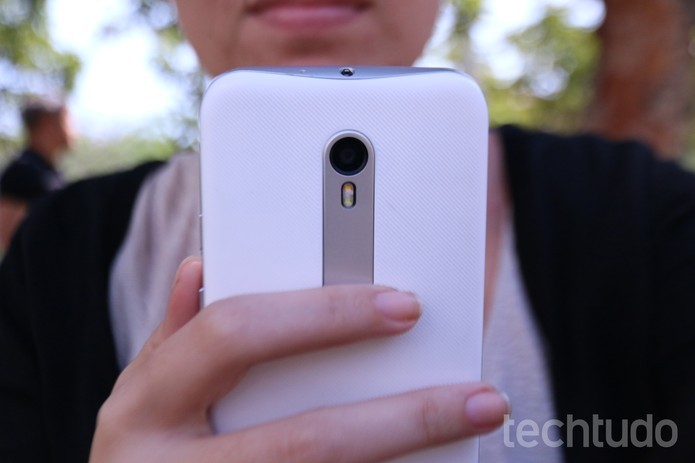 Moto G 3 tem câmera traseira de 13 megapixels e gravação em Full HD (Foto: Luana Marfim/TechTudo)
