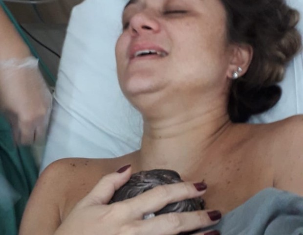 Pouco mais de vinte minutos após dar entrada no hospital, Vanessa deu à luz Theo (Foto: Arquivo Pessoal)