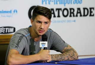 Mesmo inscrito, Everaldo tem ofertas de catarinenses e pode deixar Grêmio