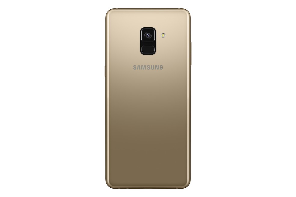 Galaxy A8 (2018) tem apenas uma câmera na parte de trás; dual selfie é a aposta da Samsung (Foto: Divulgação/Samsung)