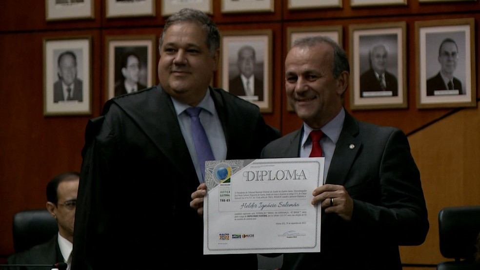 Helder Salomão (PT) é diplomado deputado federal — Foto: Reprodução/TV Gazeta