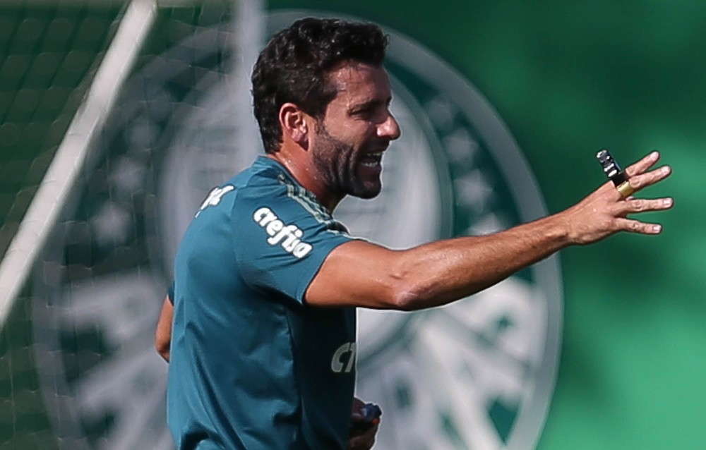 Interino quer força mental do Palmeiras e euforia só na arquibancada da arena
