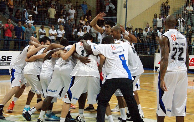 Brasil é ouro no basquete masculino e técnico Magnano chega ao primeiro  título com a seleção — Rede do Esporte