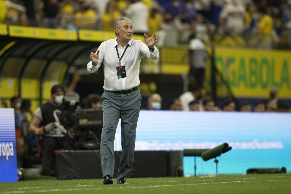 Técnico Tite orienta a Seleção na goleada por 4 a 1 sobre o Uruguai — Foto: Lucas Figueiredo / CBF
