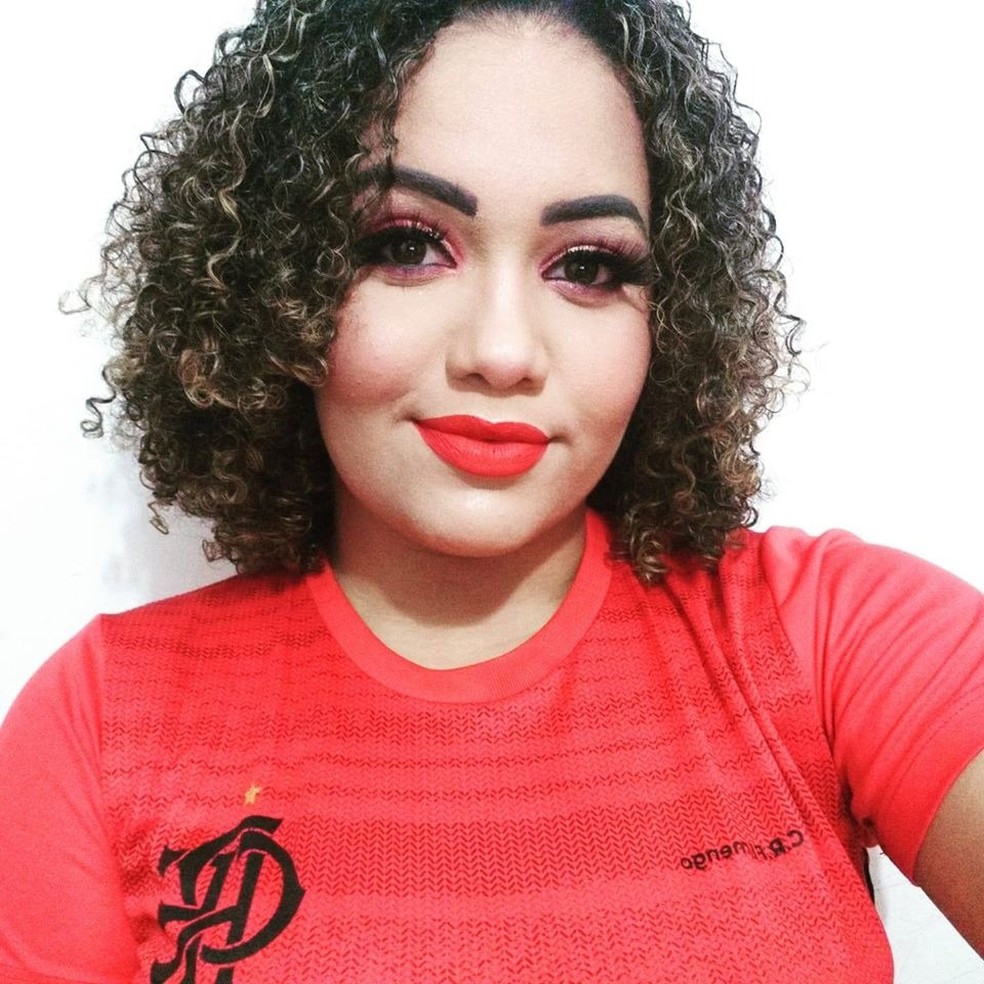 Alyne Gomes Araújo, de 20 anos, foi morta pelo ex no estacionamento de um condomínio fechado em Cuiabá — Foto: Facebook/Reprodução