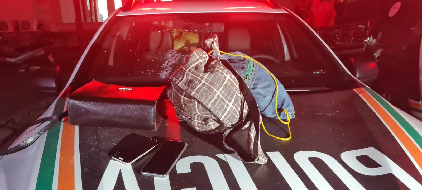 Criminoso em fuga aborda mulher, solicita corrida por app no celular dela e é capturado no fim do trajeto, em Fortaleza