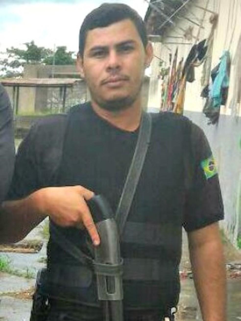 Cinco homens encapuzados entraram na casa do agente e o mataram — Foto: Divulgação/Asspen-AC