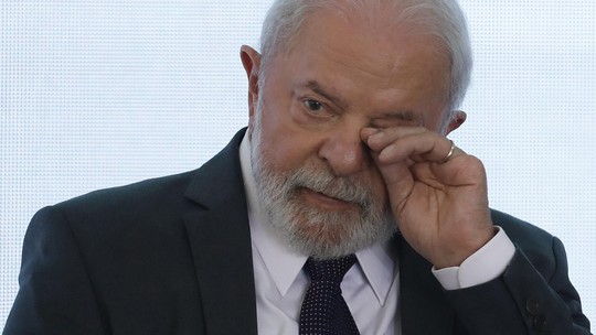 Com pneumonia, Lula faz reunião com ministros no Alvorada