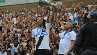Nenê foi campeão carioca em 2016 — Foto: Paulo Fernandes/Vasco