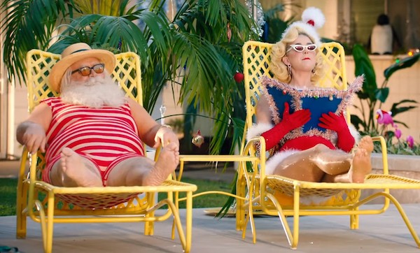 Katy Perry e Papai Noel no clipe da canção Cozy Little Christmas (Foto: Reprodução)
