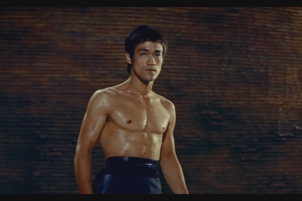 Bruce Lee em cena do documentário Be Water (2020) (Foto: Reprodução)