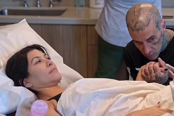Kourtney Kardashian e Travis Barker em consulta médica tendo em vista os planos de gestação do casal (Foto: Reprodução)