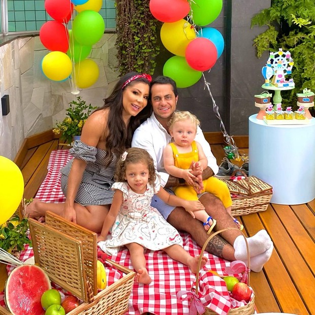 Thammy e Andressa Miranda na comemoração dos 11 meses de Bento (Foto: Reprodução/Instagram)