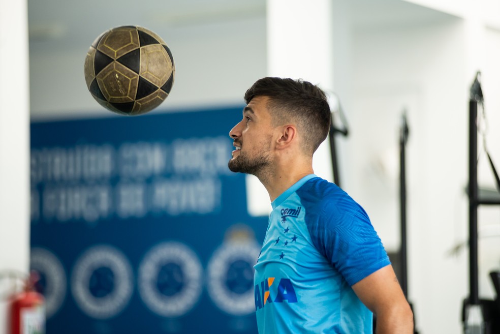 Defensor recorreu à Fifa para reclamar dívida pela venda de Arrascaeta ao Cruzeiro — Foto: Bruno Haddad/Cruzeiro