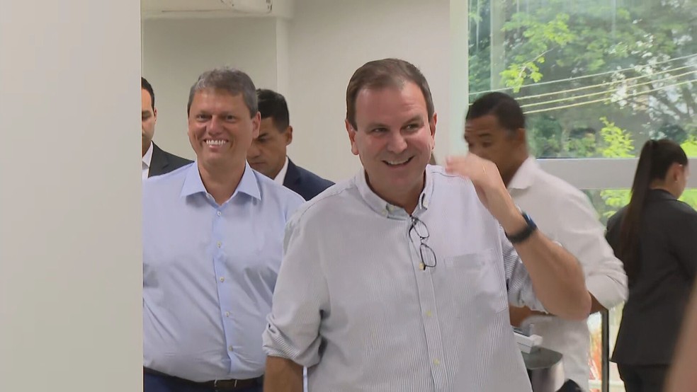 Prefeito do Rio, Eduardo Paes, e o governador de São Paulo, Tarcísio de Freitas — Foto: Reprodução/ TV Globo
