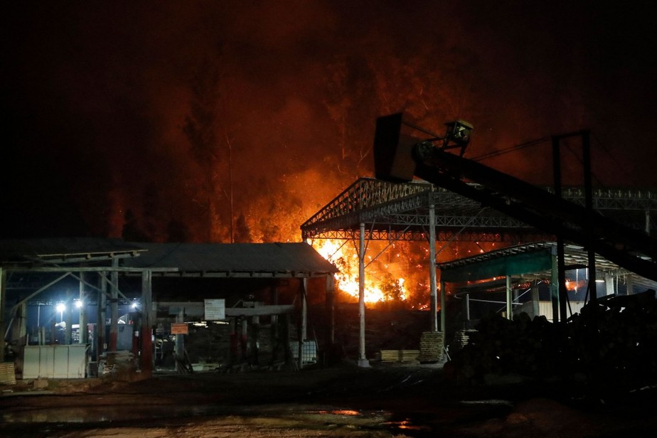 Vista de um incêndio em Santa Juana, província de Concepción, no Chile