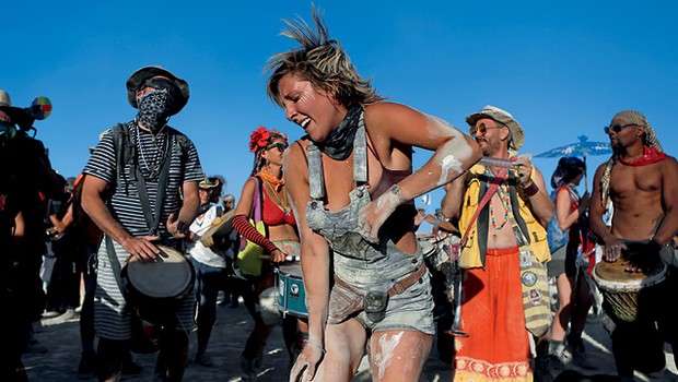 O Festival Burning Man, nos EUA. Chip se tornou conselheiro porque temia virar “uma pessoa chata” (Foto: Reuters/Jim Urquhart )
