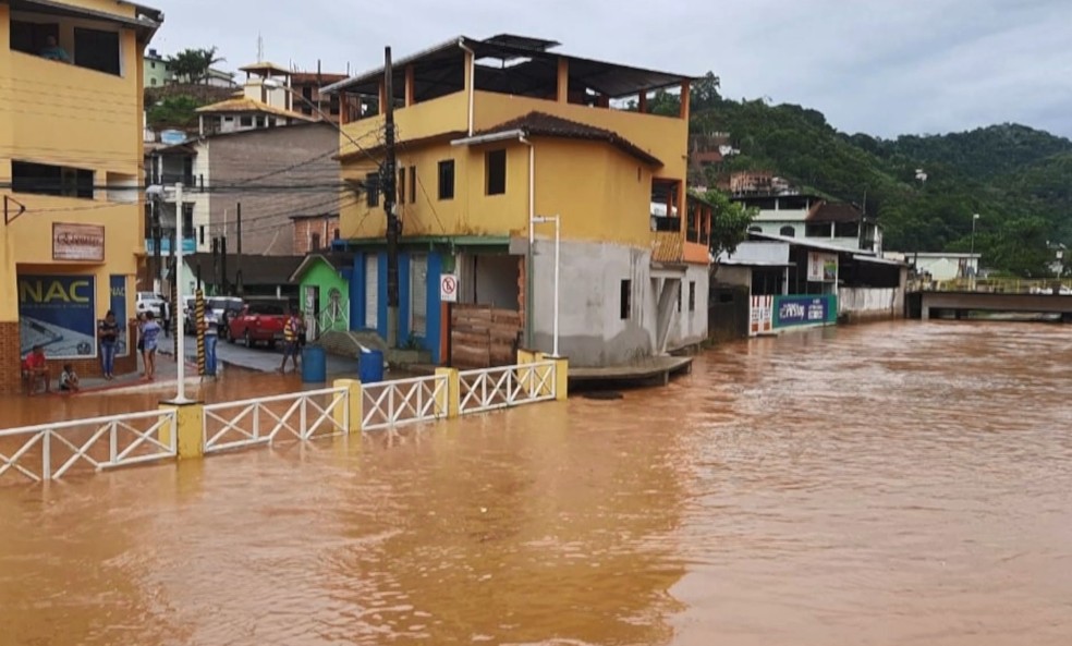 Enchente em Marechal Floriano, no Sul do ES  — Foto: Cícero Modolo