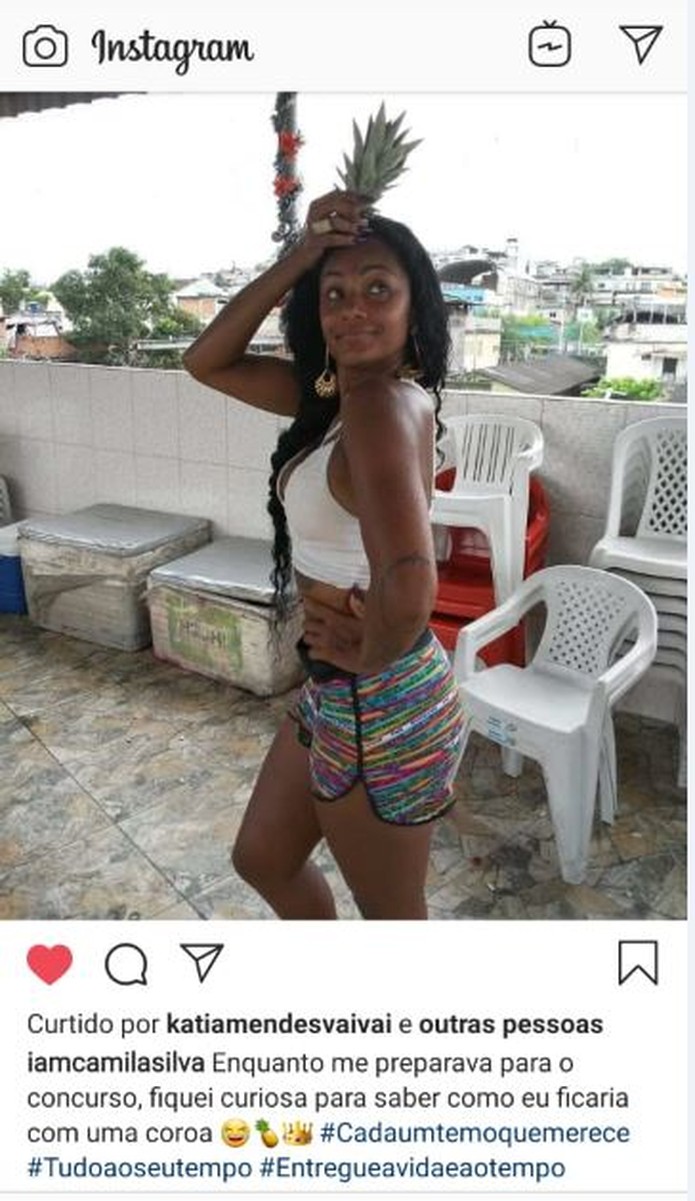 Camila Silva em post no Instagram: coroa? Até a do abacaxi! — Foto: Reprodução rede social