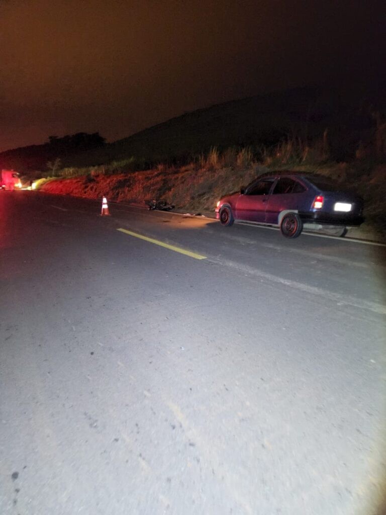 Motociclista morre atropelado por carro após atingir pedestre na BR-356 em Muriaé 