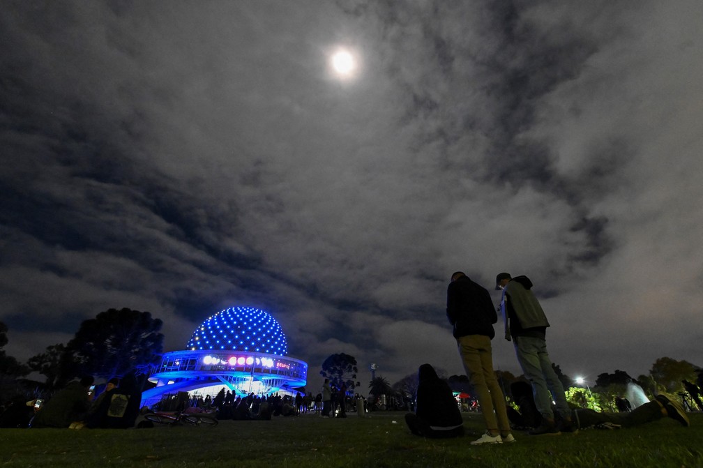 A Lua em Buenos Aires — Foto: Luís Robayo / AFP Photo