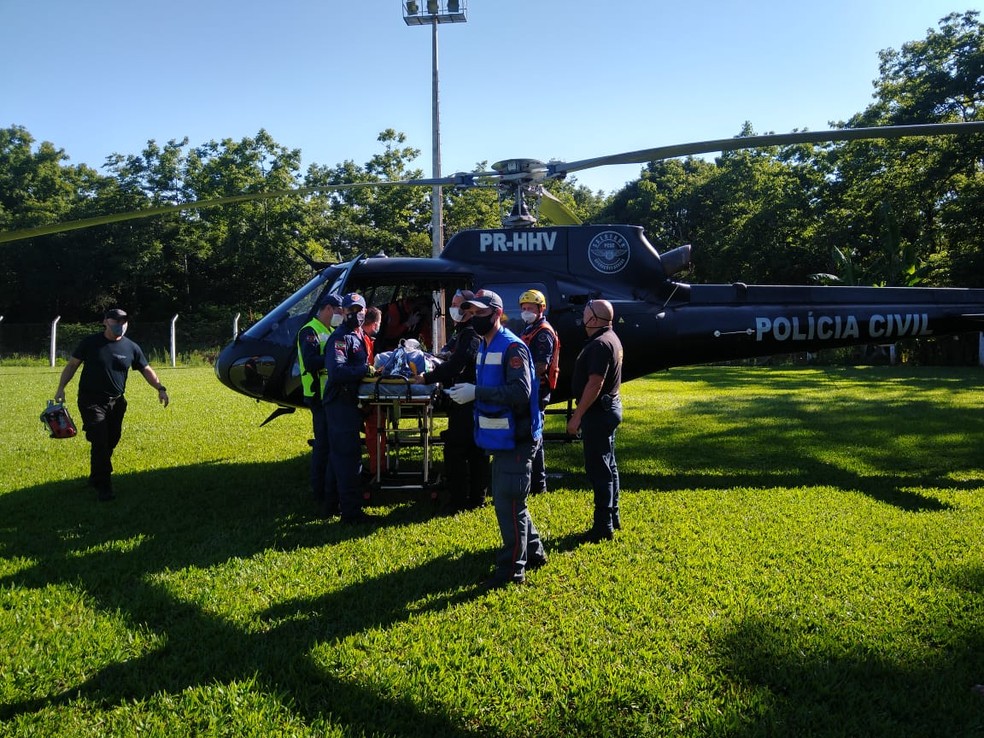 Adolescente foi encaminhado para hospital da região e deve passar por cirurgia, segundo os socorristas — Foto: Corpo de Bombeiros/ Divulgação