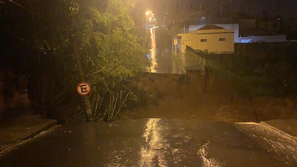 Prefeito decreta estado de calamidade após tempestade desabrigar famílias e alagar ruas em Botucatu — Foto: Arquivo pessoal