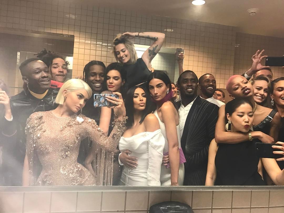 Kilie Jenner, Kim Kardashian e grande elenco no Met Gala 2017 (Foto: Reprodução/Instagram)